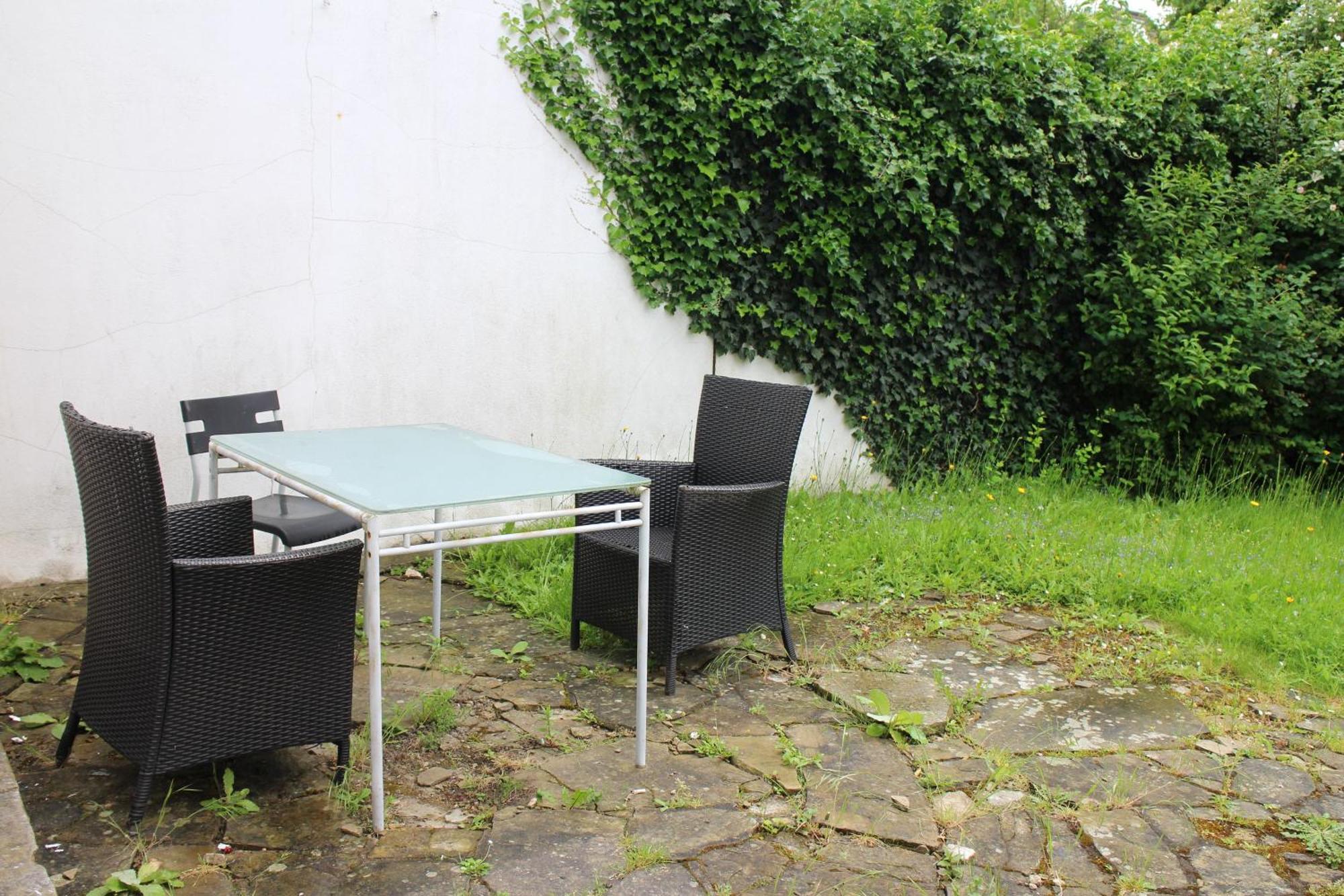 Large Garden Apartment On Golders Green High Road Лондон Экстерьер фото